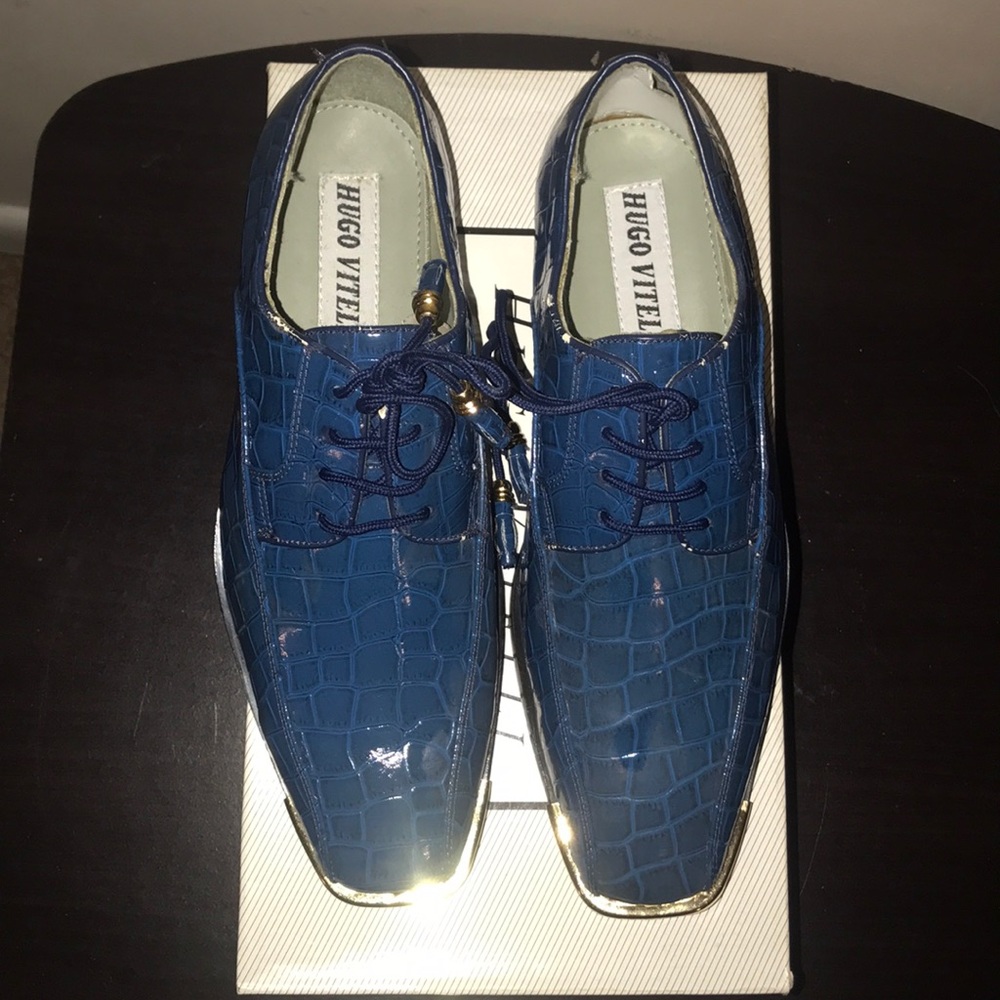 Men’s size 9 blue dress shoe